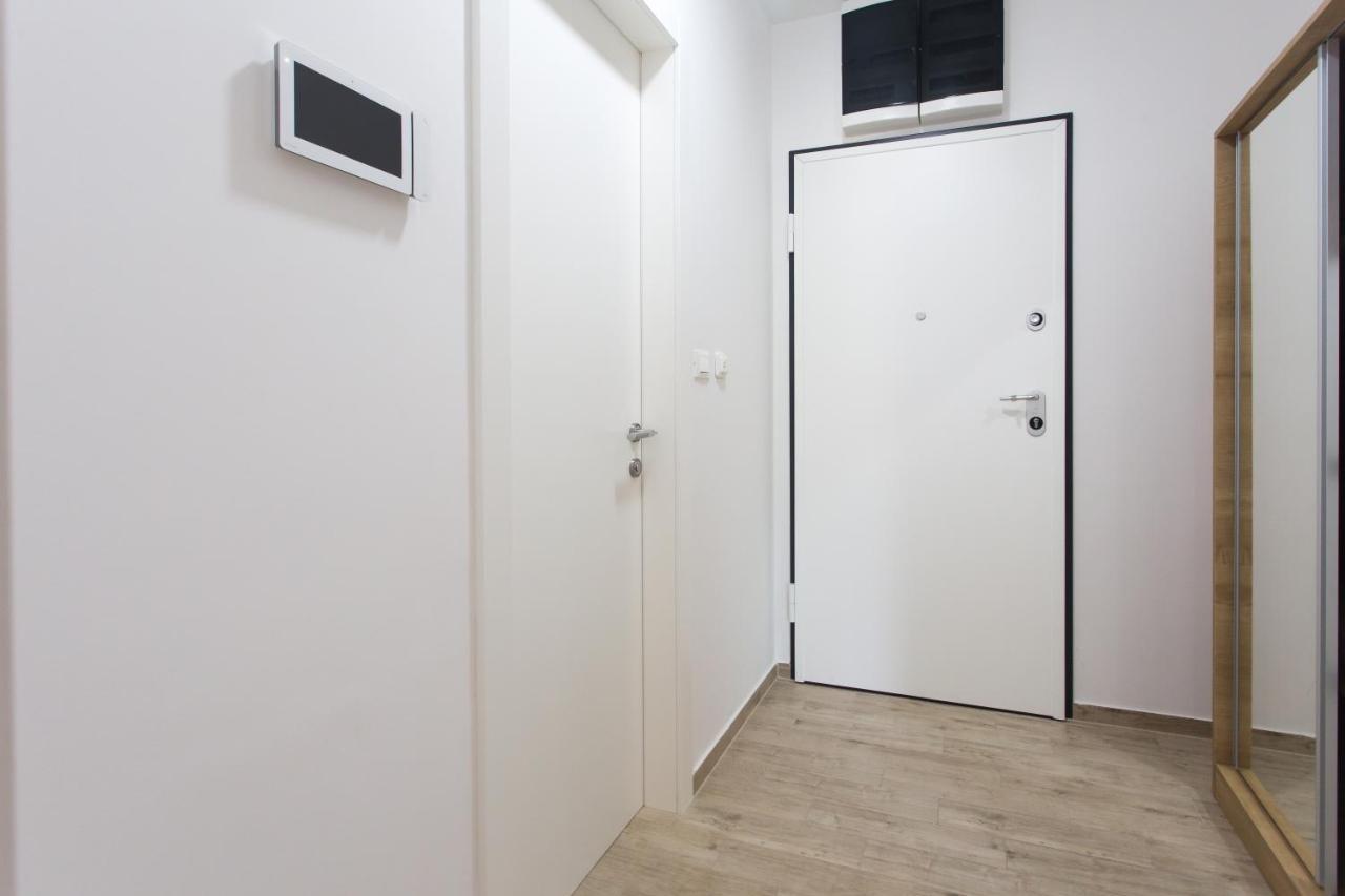 Iris Apartment Private Parking Split Exterior photo
